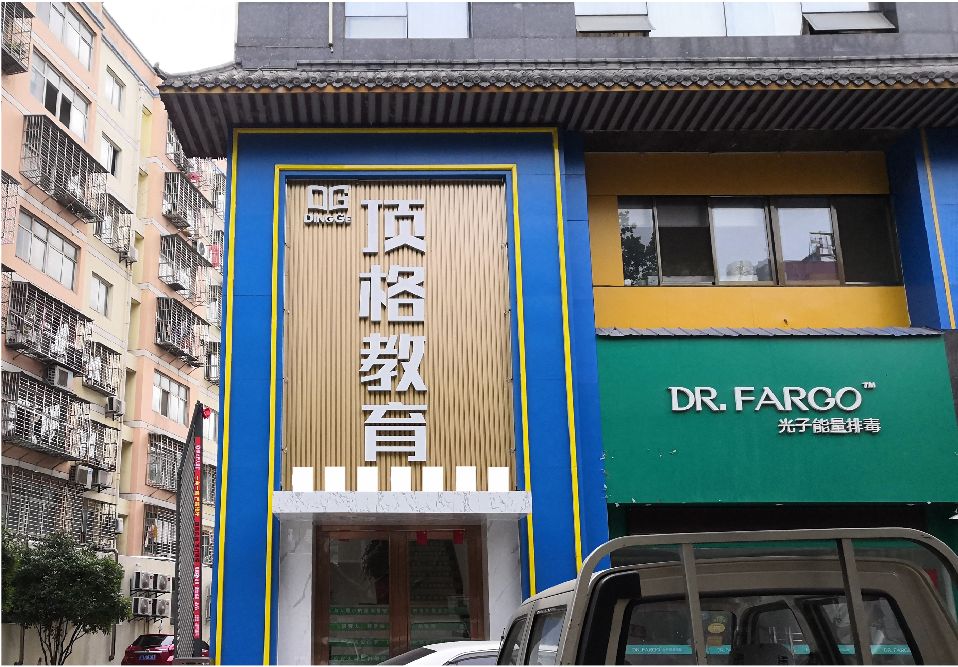 西安门头设计要符合门店特色。