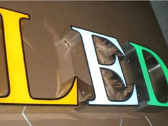 西安介绍LED招牌的基础知识。